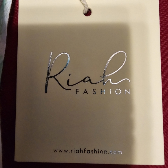 Riah fashion  floral print sleeveless kimono cardigan - Picture 3 of 3